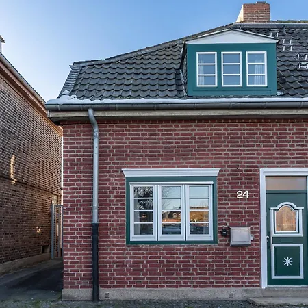 Dueren Fp24: Monteure Aufgepasst! بيت للعطل *